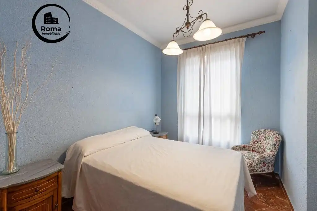 Dormitori de Casa adosada en venda en Granada amb Terrassa i Piscina comunitària