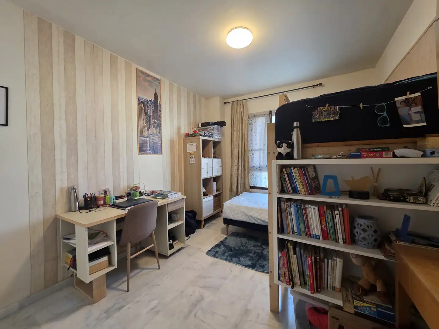 Schlafzimmer von Erdgeschoss zum Verkauf in La Alcaidesa mit Klimaanlage, Privatgarten und Terrasse