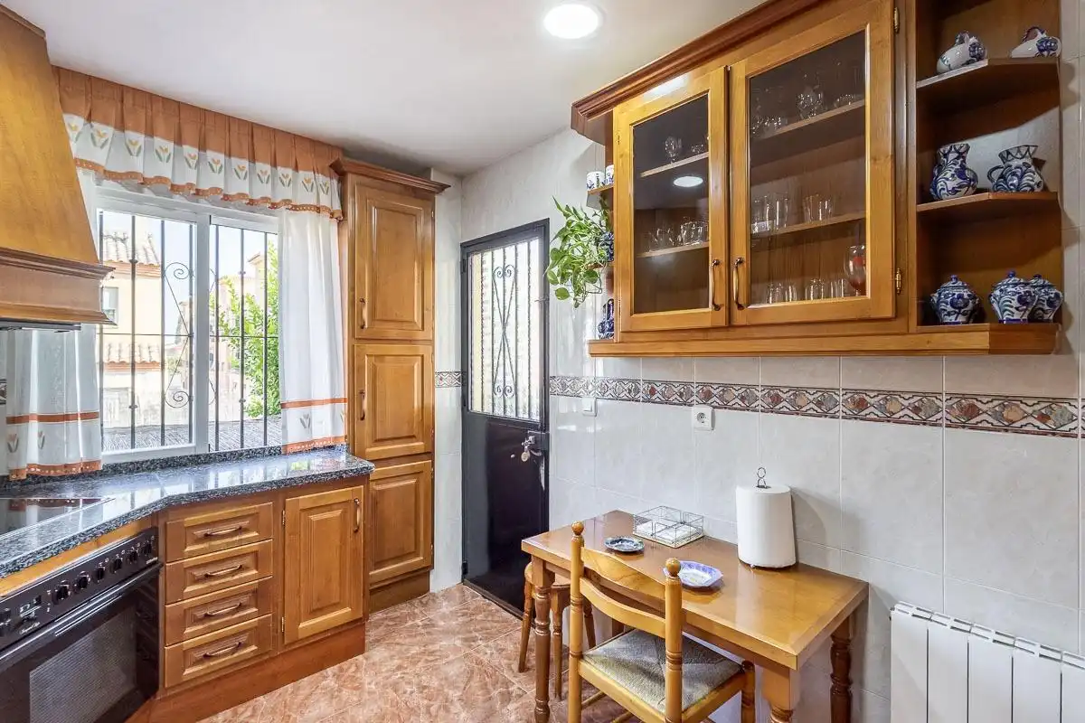 Cuina de Casa adosada en venda en Las Gabias amb Calefacció, Jardí privat i Terrassa