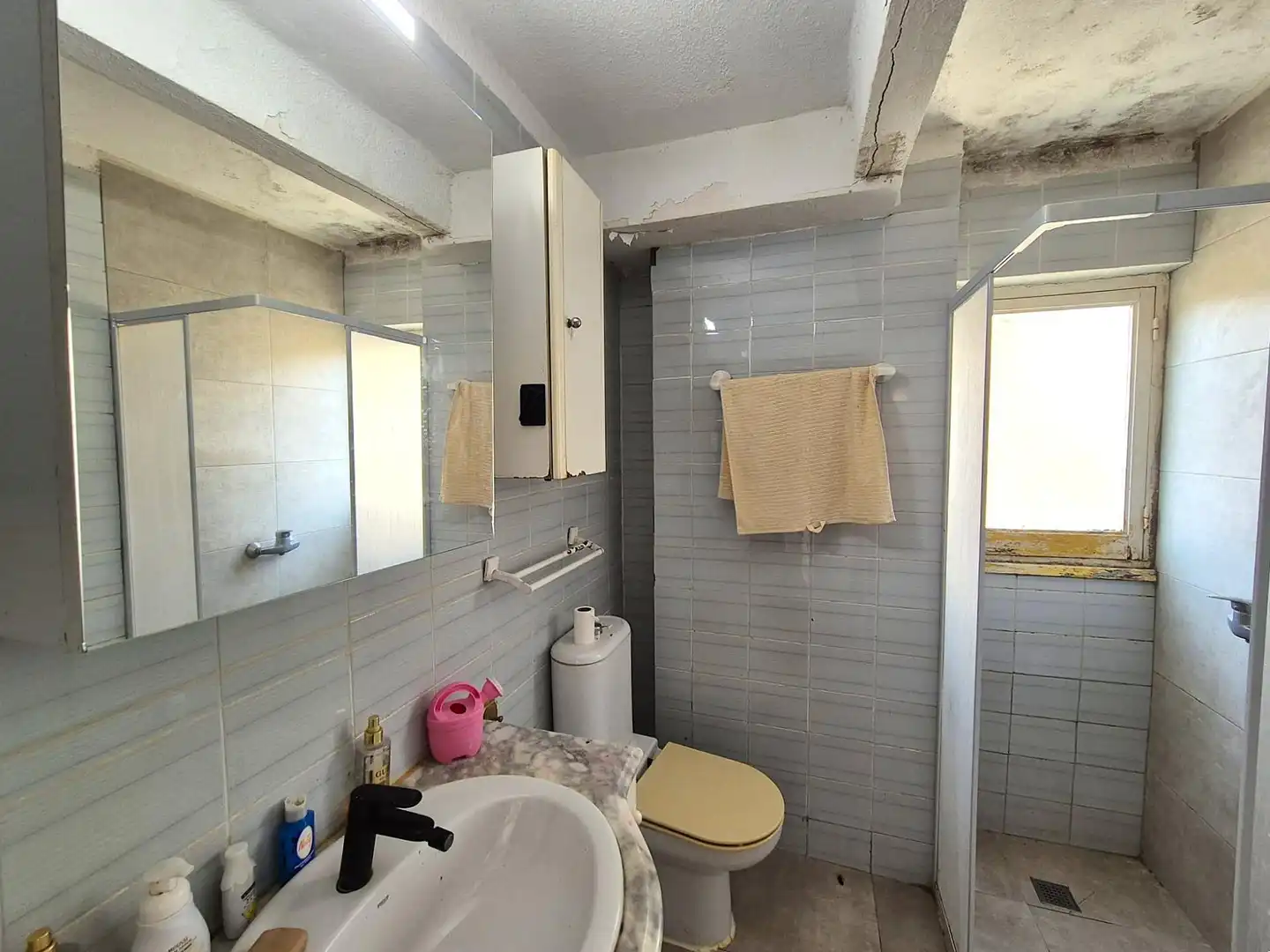 Bany de Apartament en venda en Alicante / Alacant amb Balcó
