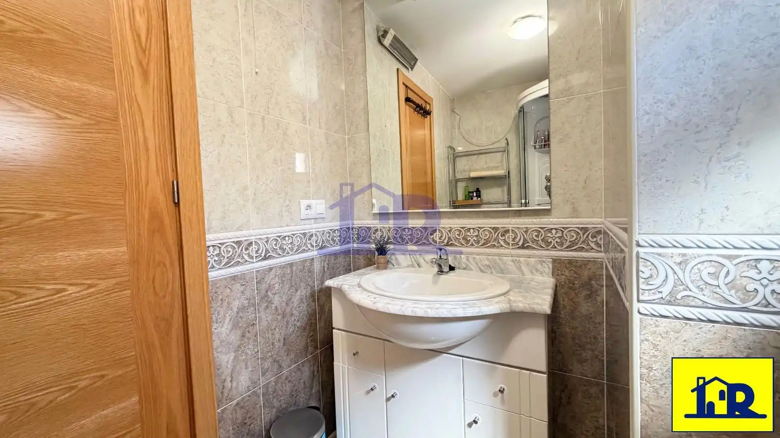 Baño de Dúplex en venta en Cuenca con Calefacción, Trastero y Amueblado
