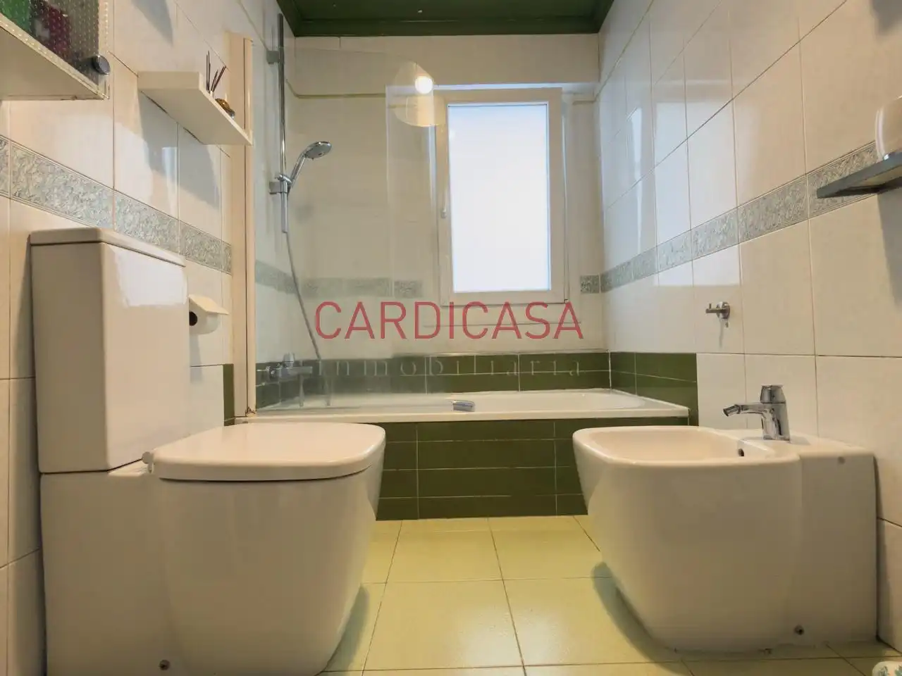 Baño de Piso en venta en Vigo  con Calefacción y Trastero