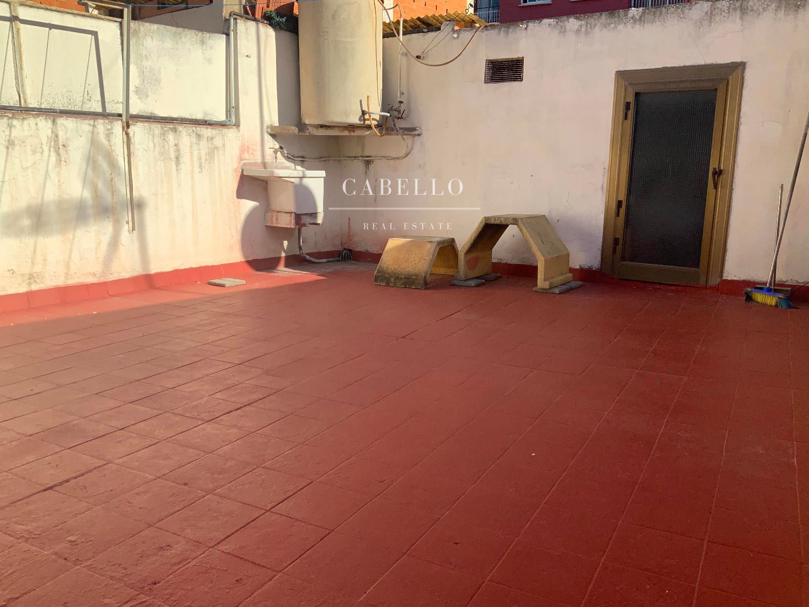 Vista exterior de Casa o xalet en venda en Badalona amb Calefacció, Parquet i Terrassa