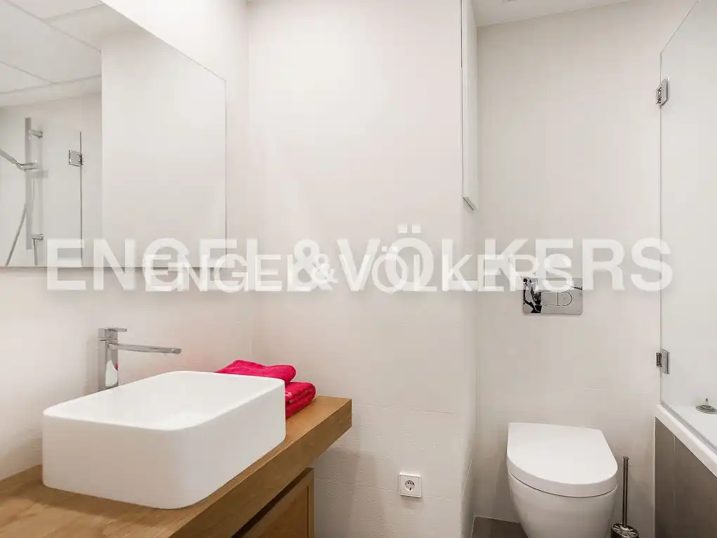 Badezimmer von Wohnung zur Miete in Valencia mit Klimaanlage, Heizung und Parkett