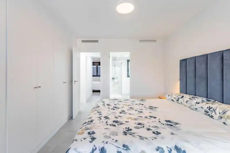 Habitación de Planta baja de alquiler en Estepona con Aire acondicionado, Jardín privado y Terraza