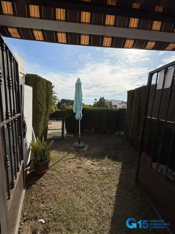 Casa adosada en venda a Carrer Atenas, Golf Bahía