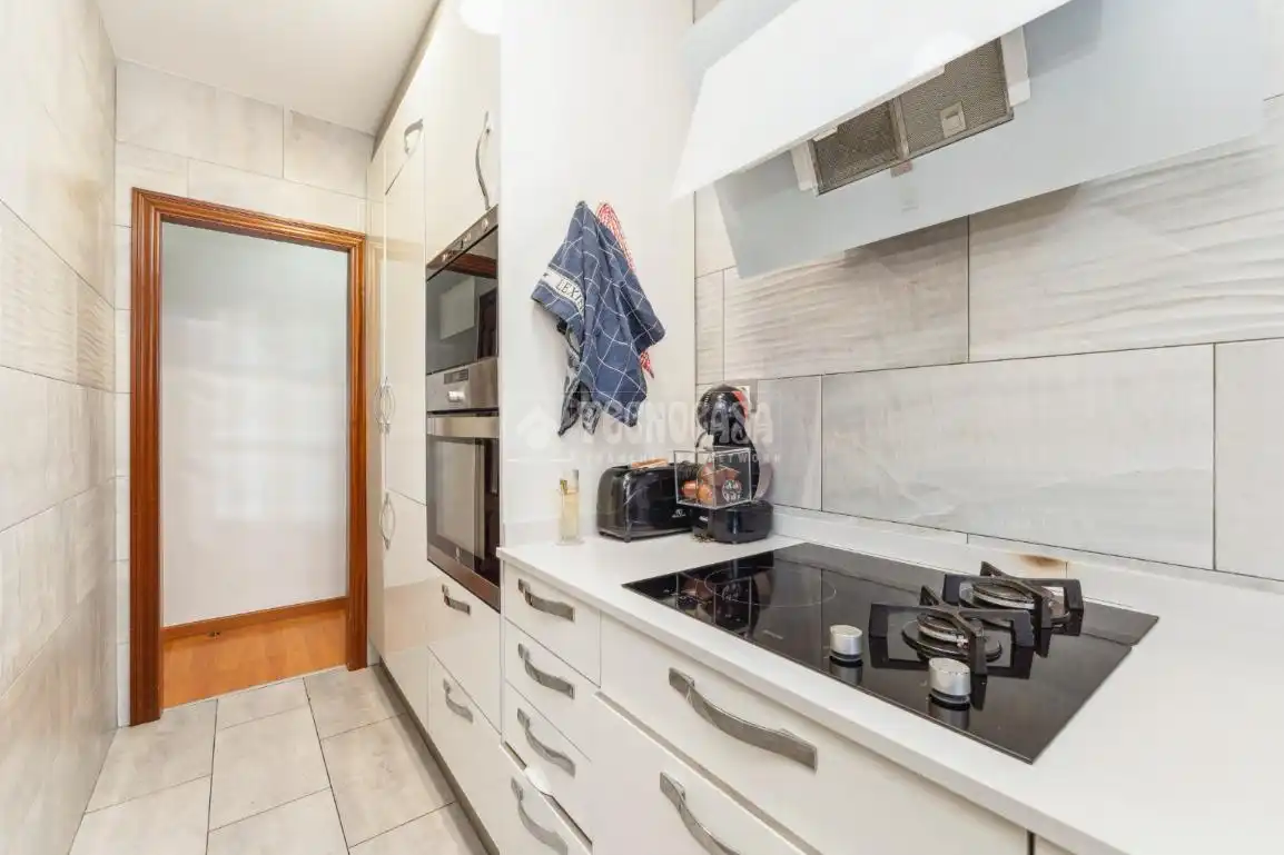 Cocina de Piso en venta en Cornellà de Llobregat con Aire acondicionado, Calefacción y Terraza