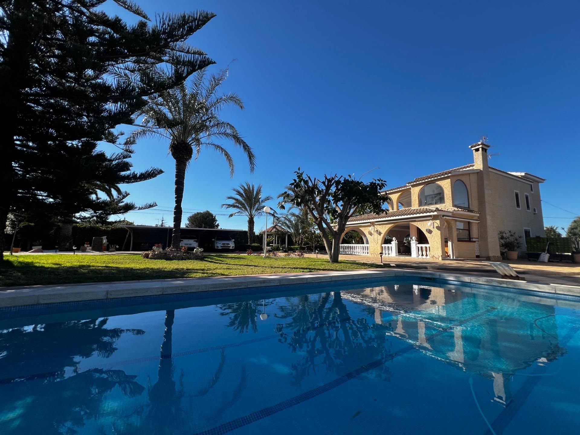 Piscina de Casa o xalet en venda en Elche / Elx amb Aire condicionat, Calefacció i Jardí privat