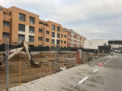 Vista exterior de Casa adosada en venda en Cistérniga amb Calefacció, Jardí privat i Terrassa