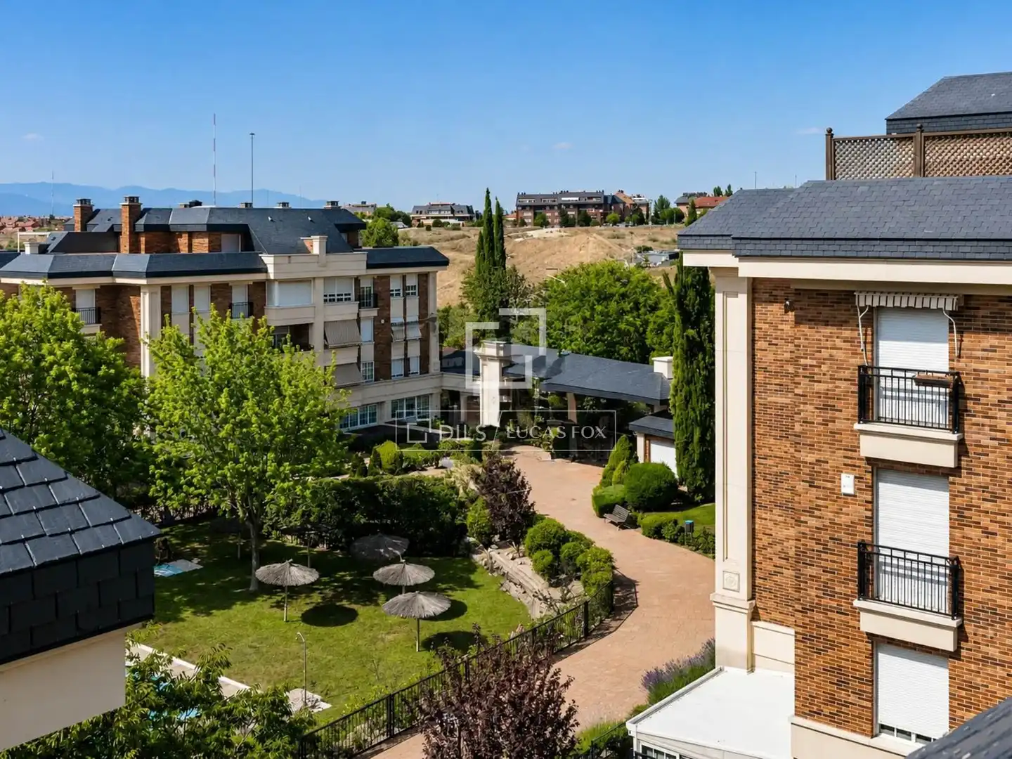 Exterior view of Attic for sale in Majadahonda  with Terrace, Storage room and Swimming Pool