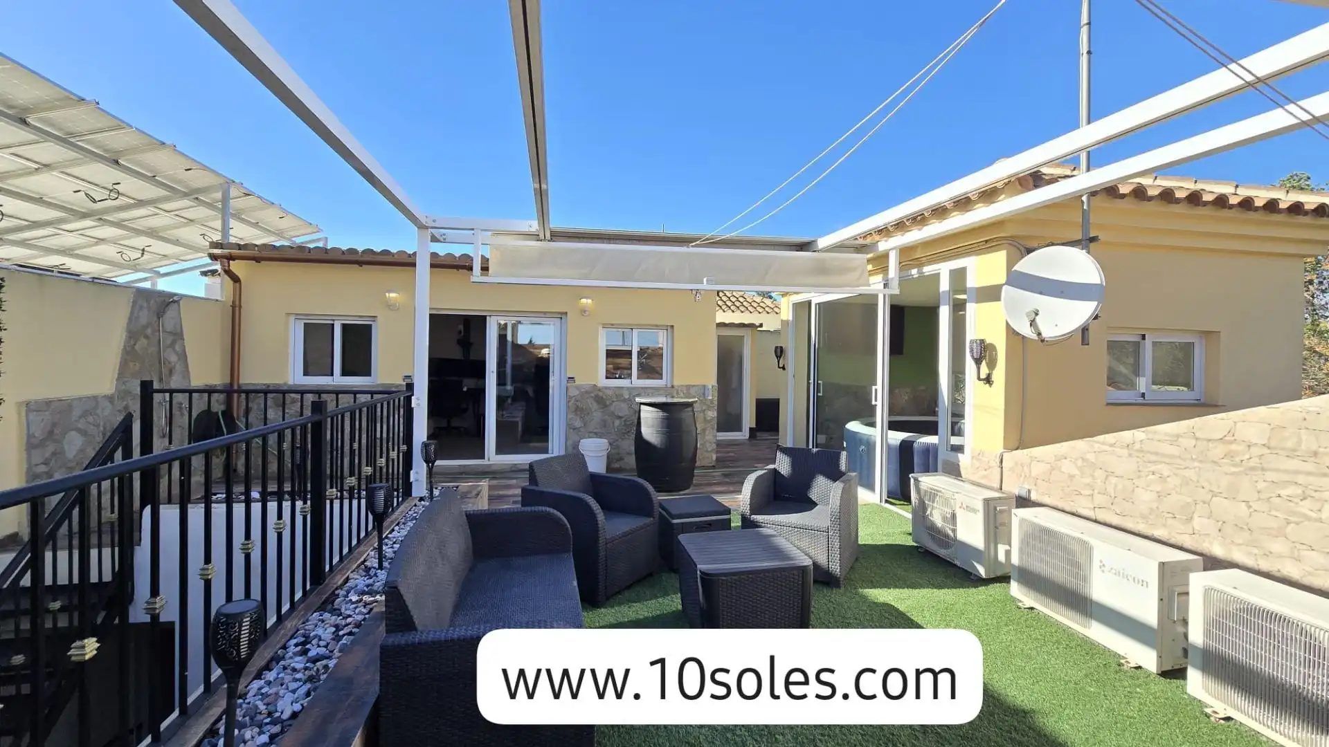 Detached house with pool for sale in Bigastro