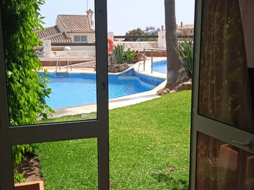 Apartament amb piscina en venda a Calle Huelva de Calahonda 1, imagen 3