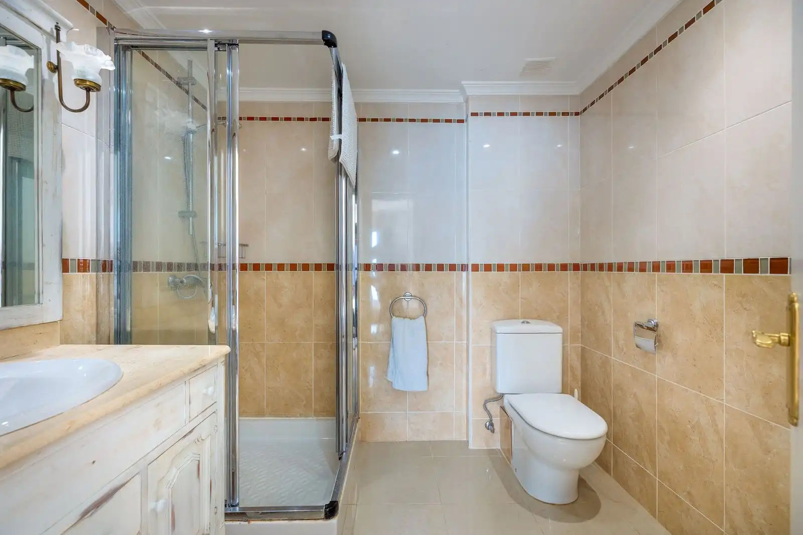 Baño de Casa o chalet en venta en Estepona con Aire acondicionado, Terraza y Piscina comunitaria