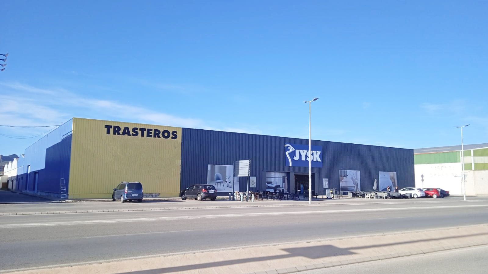 Industrial buildings to rent in Yecla