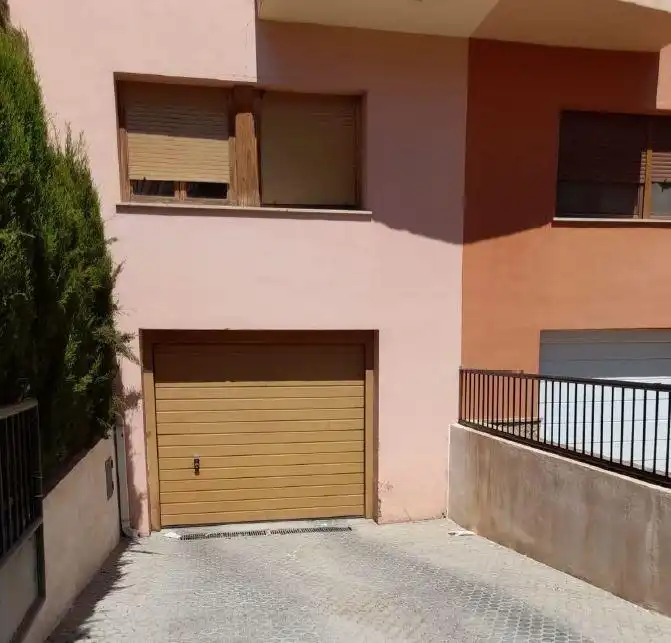 Aparcament de Casa adosada en venda en Churriana de la Vega amb Piscina comunitària