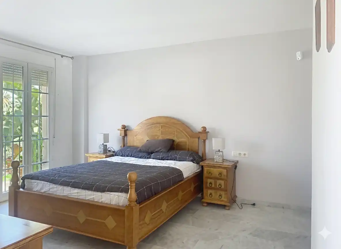 Dormitori de Casa adosada en venda en Marbella amb Jardí privat, Terrassa i Piscina