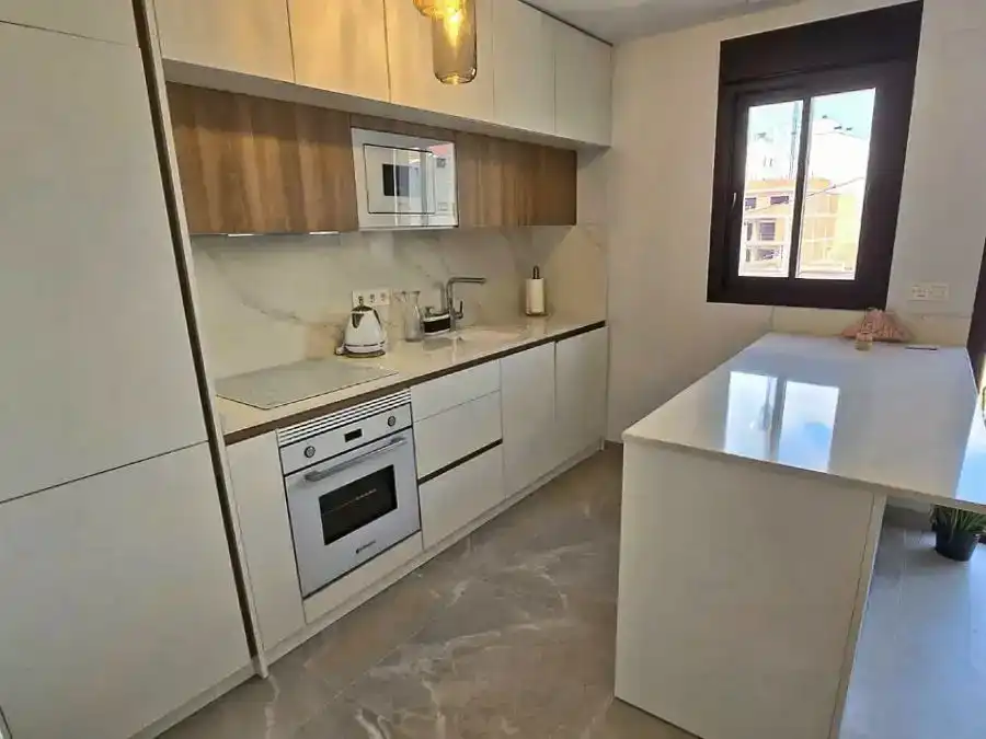Küche von Wohnungen zur Miete in Torrevieja mit Klimaanlage, Schwimmbad und Balkon