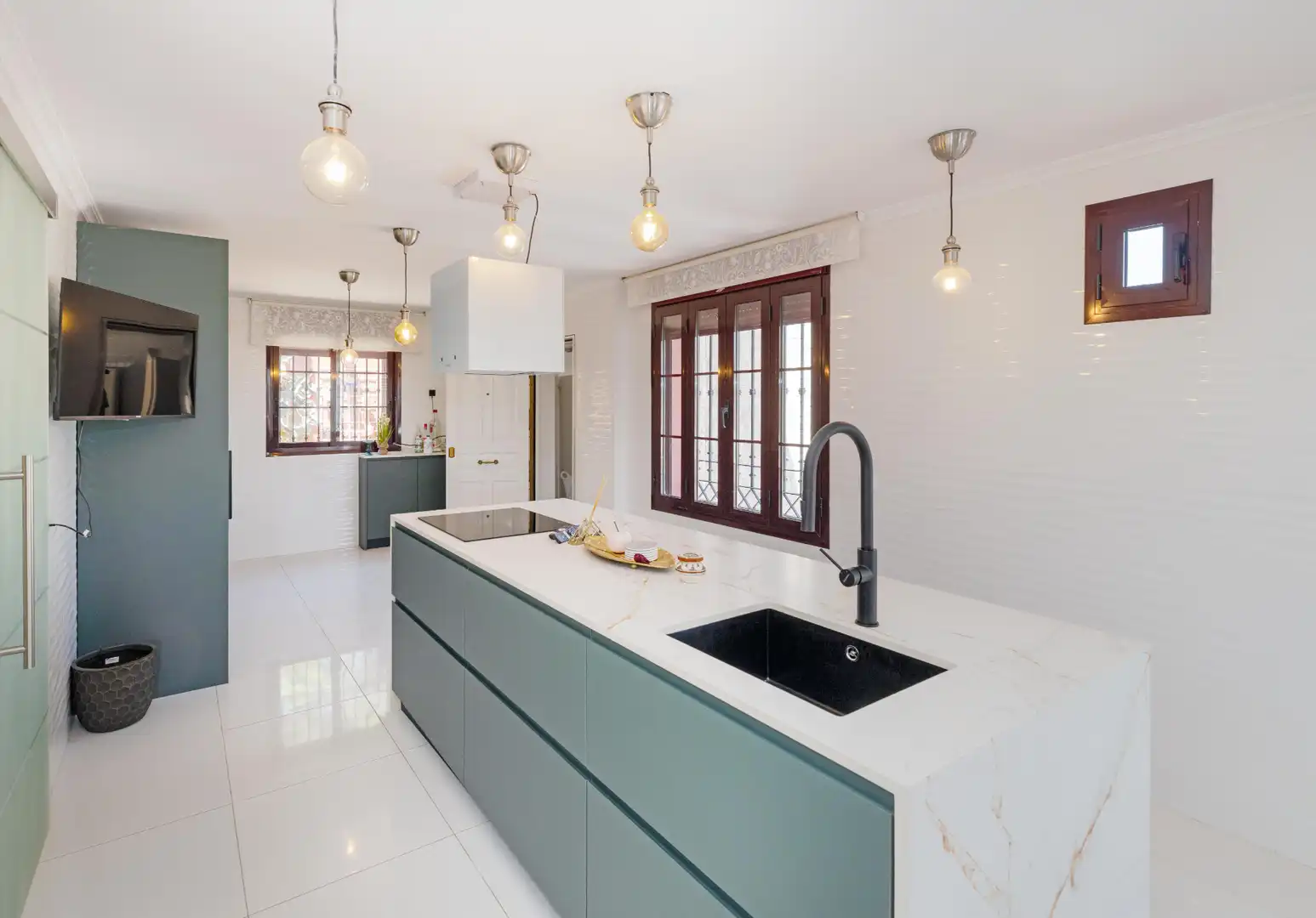 Küche von Haus oder Chalet zum Verkauf in Málaga mit Klimaanlage, Heizung und Privatgarten