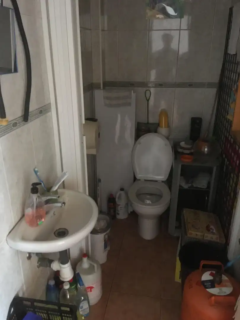 Baño de Local de alquiler en Girona con Aire acondicionado