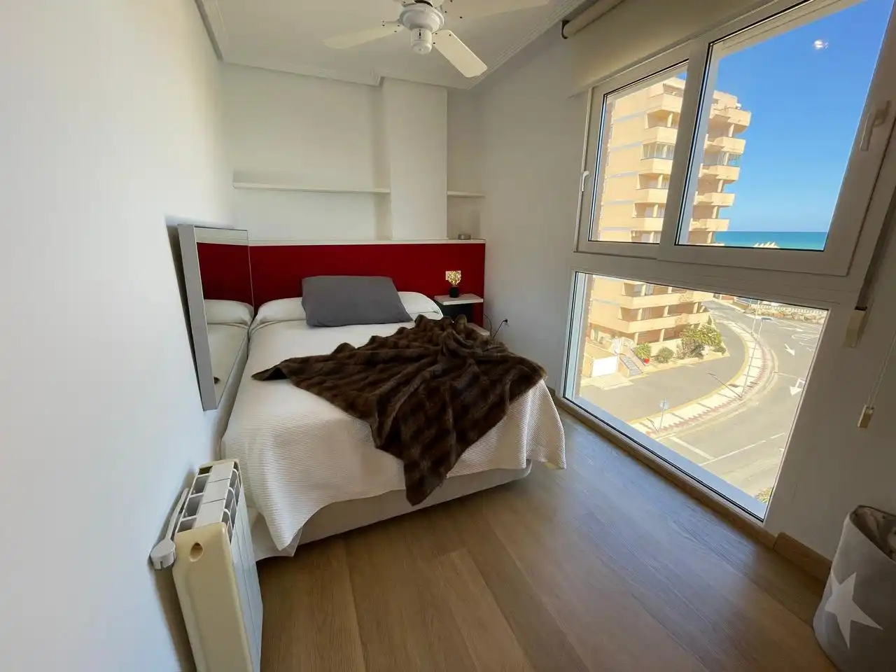 Schlafzimmer von Wohnungen zum Verkauf in La Manga del Mar Menor mit Heizung, Parkett und Terrasse