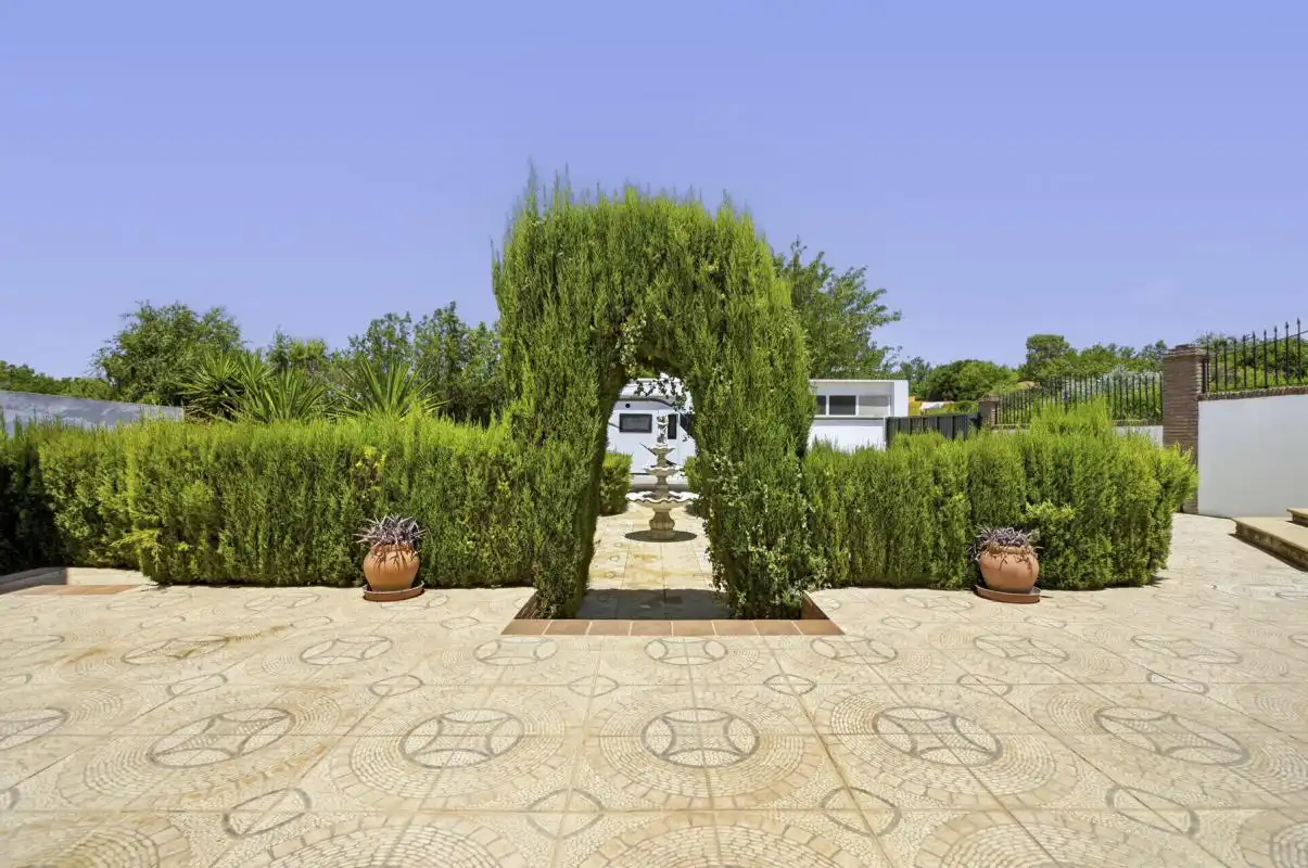 Jardí de Casa o xalet en venda en Carmona amb Aire condicionat, Calefacció i Jardí privat
