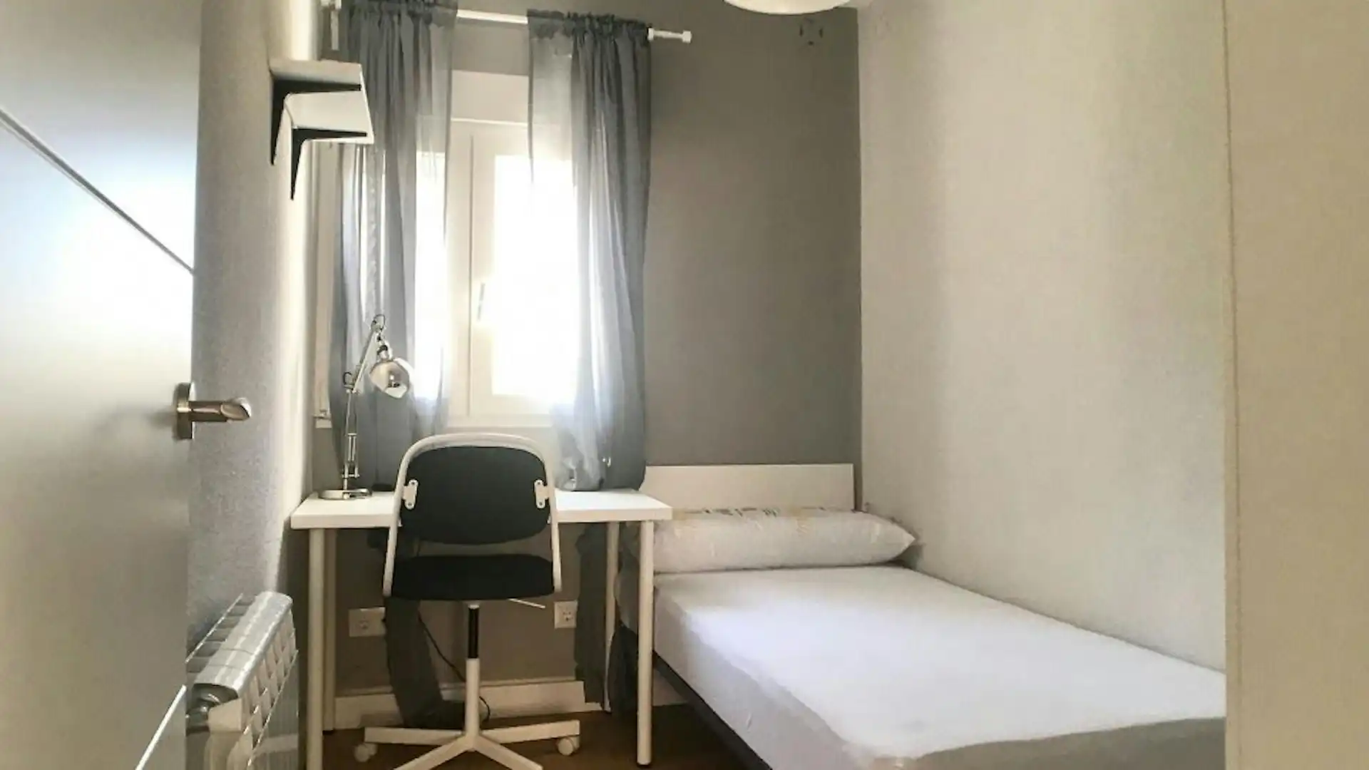 Bedroom of Flat for rent in Madrid  with Heating, Furnished and Washing machine