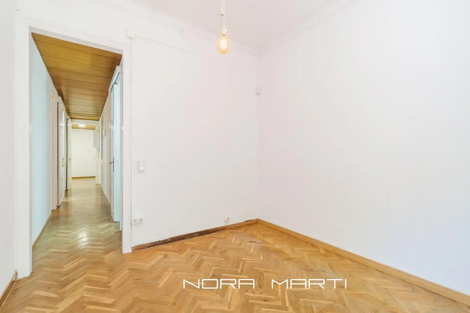 Schlafzimmer von Wohnung zum Verkauf in Barcelona mit Klimaanlage, Parkett und Terrasse