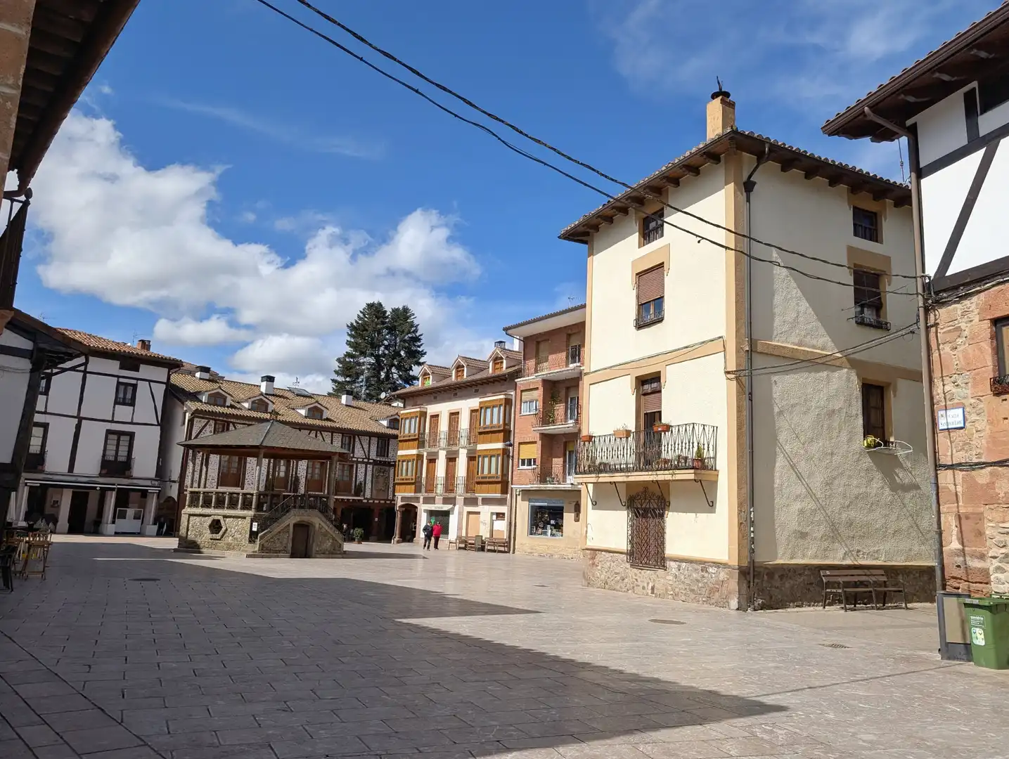 Edifici en venda a Plaza Conde de Torremúzquiz, Ezcaray