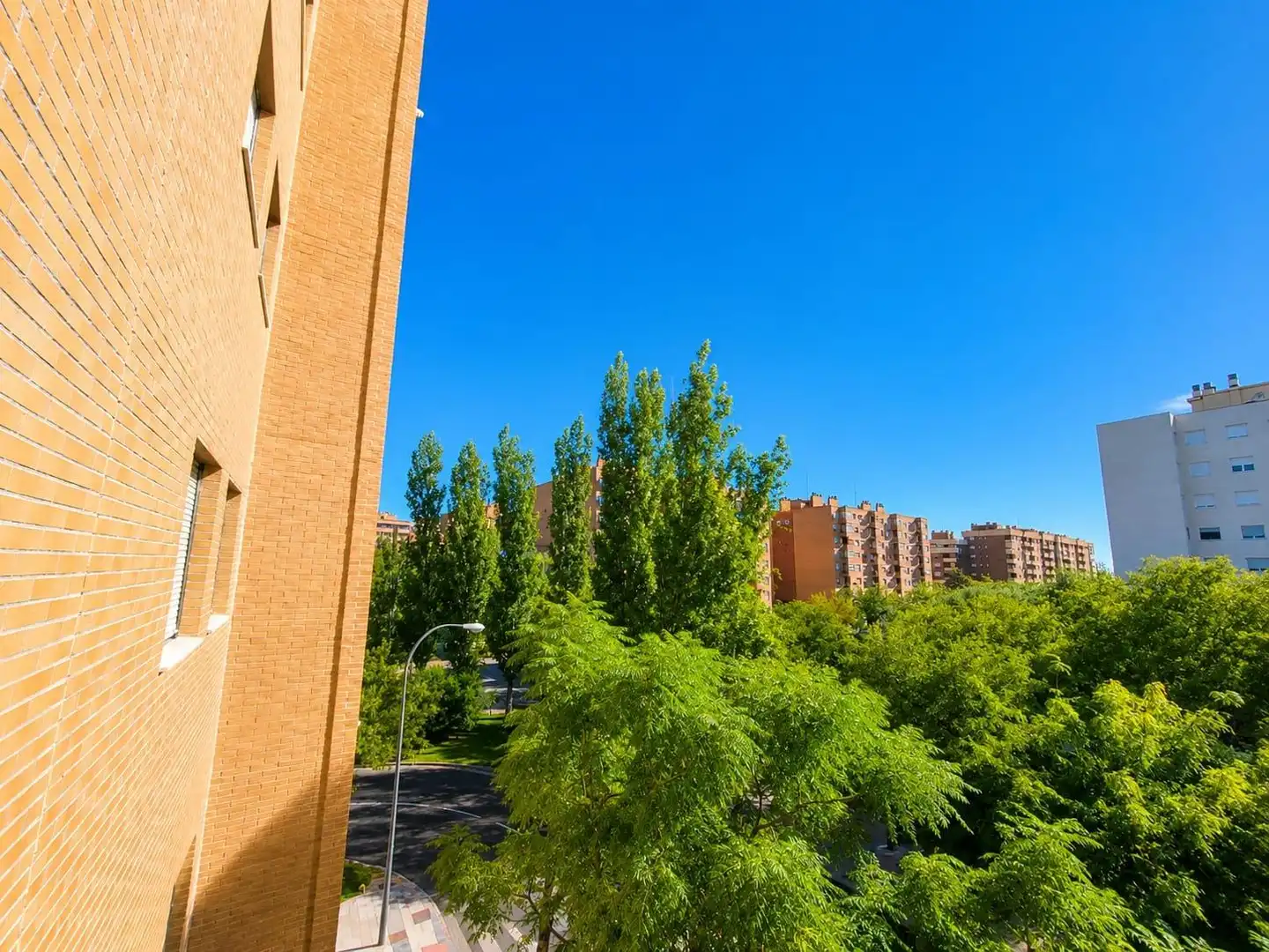 Vista exterior de Pis en venda en Zaragoza amb Calefacció, Terrassa i Traster
