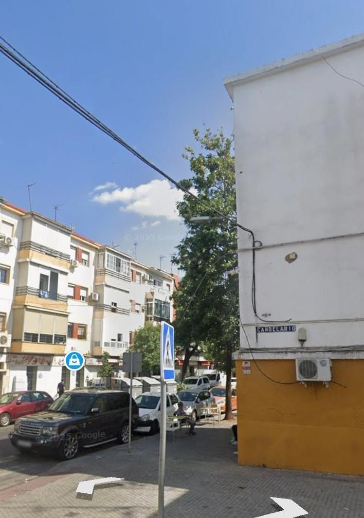 Vista exterior de Pis en venda en  Sevilla Capital amb Aire condicionat i Terrassa