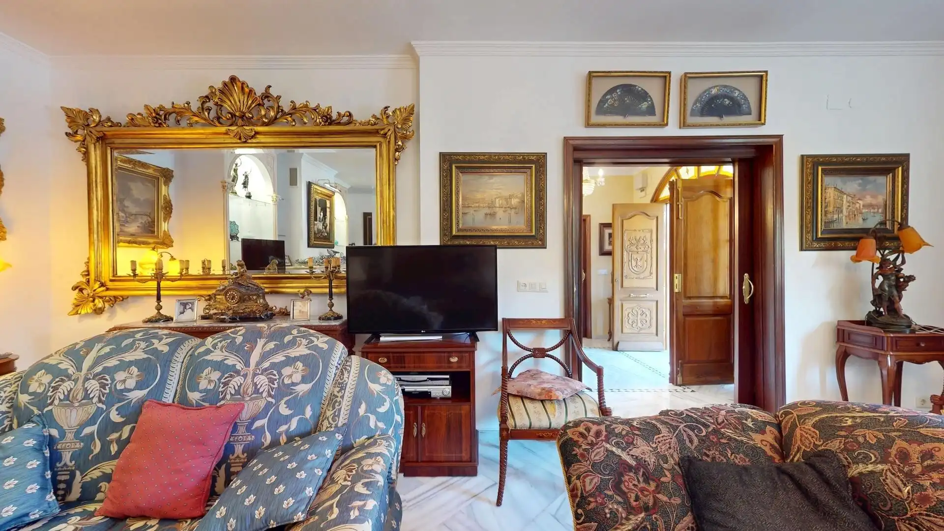 Sala d'estar de Casa o xalet en venda en Córdoba amb Aire condicionat, Calefacció i Jardí privat