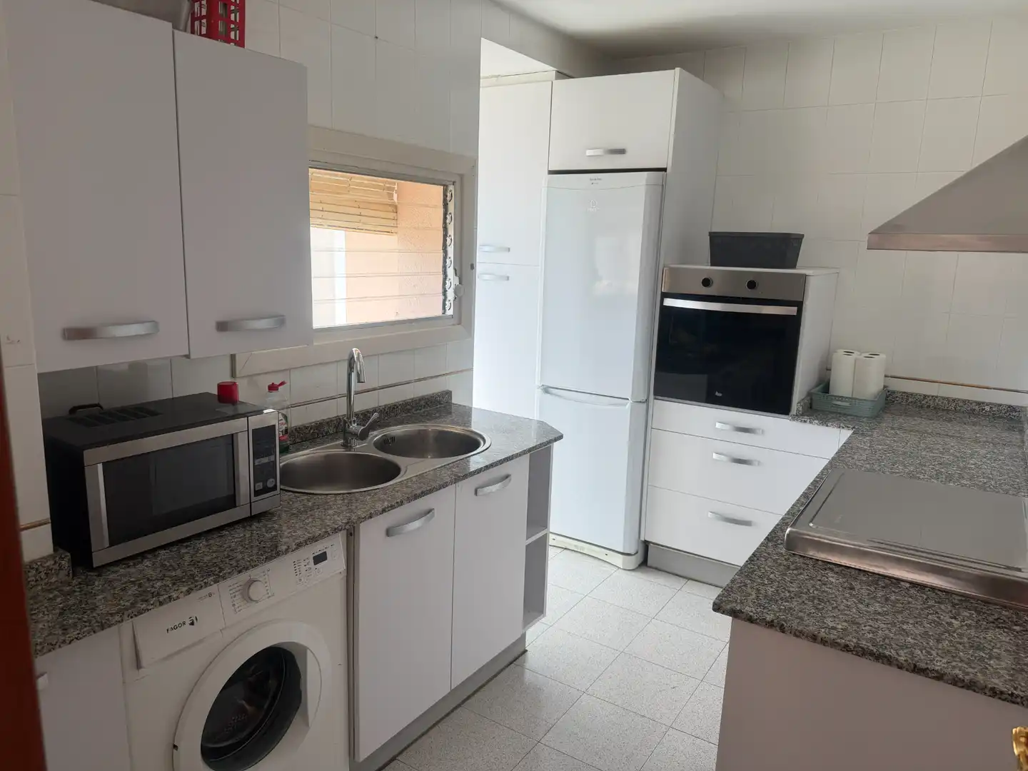 Cuina de Pis de lloguer en Lleida amb Calefacció, Parquet i Moblat
