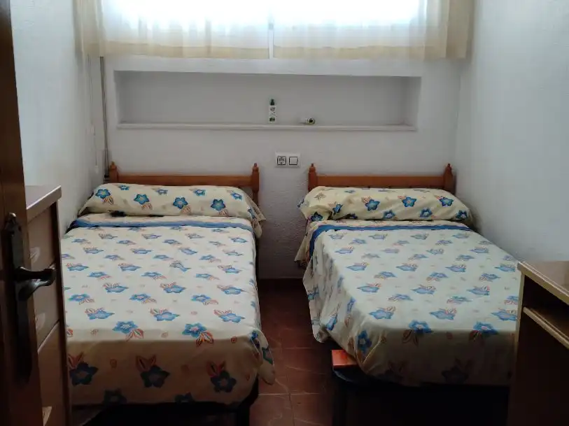 Bungalow with pool to rent in Avenida Madrid 52, imagen 3
