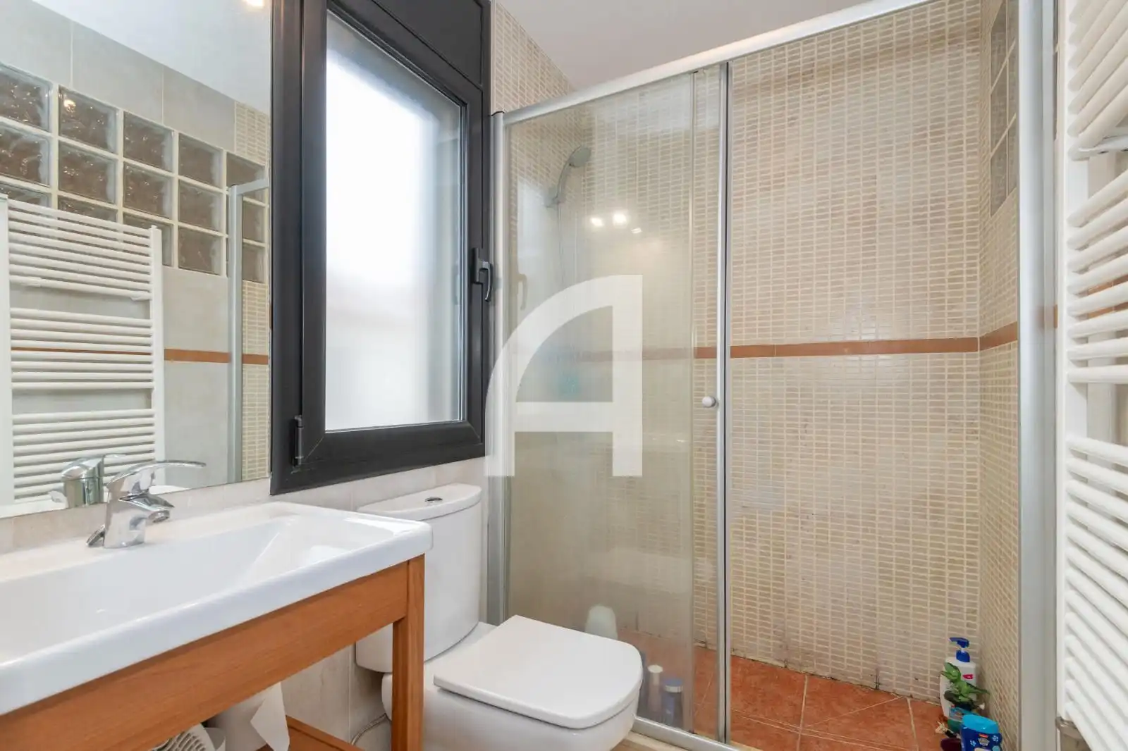 Baño de Casa o chalet en venta en Sant Julià de Ramis con Aire acondicionado, Calefacción y Jardín privado