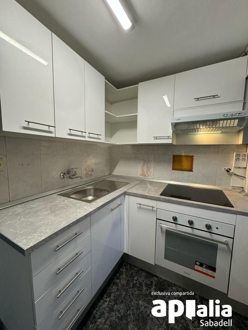 Kitchen of Flat for sale in Sabadell  with Air Conditioner, Heating and Alarm