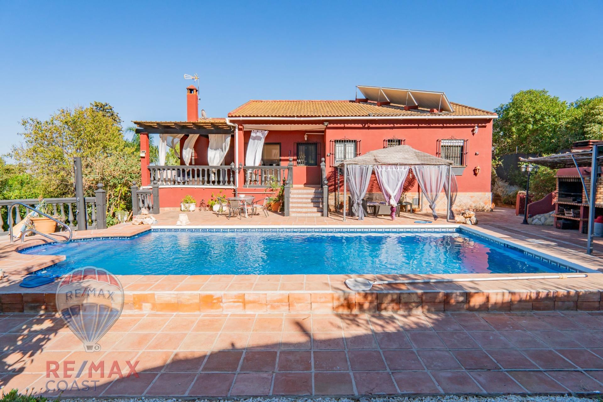 Swimming pool of House or chalet for sale in Coín  with Air Conditioner, Terrace and Swimming Pool