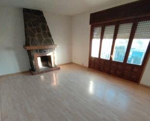 Living room of House or chalet for sale in Santa María del Tiétar  with Terrace and Storage room