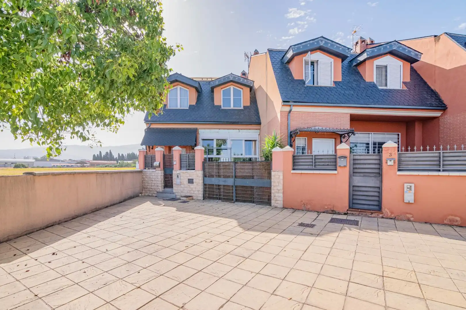 Vista exterior de Casa adosada en venta en Armilla con Aire acondicionado, Calefacción y Terraza