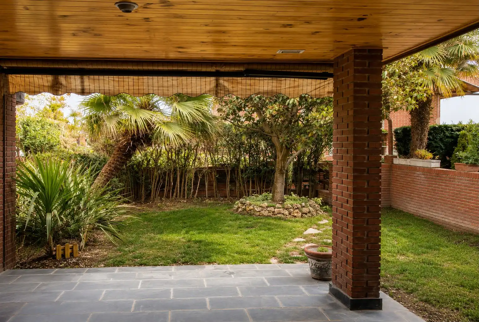 Terraza de Casa adosada de alquiler en Boadilla del Monte con Aire acondicionado, Calefacción y Jardín privado