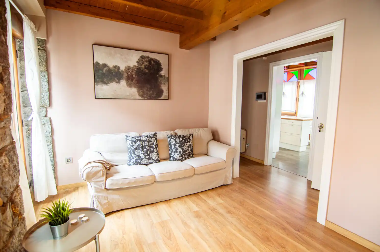 Sala d'estar de Casa o xalet en venda en Salas amb Calefacció, Parquet i Moblat