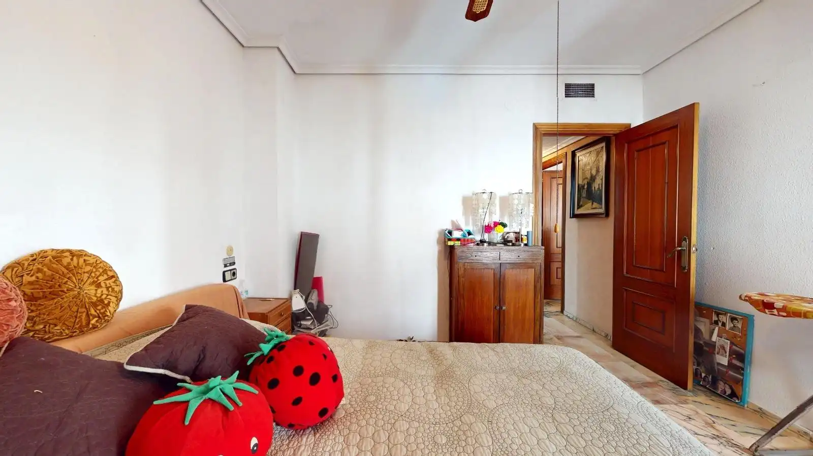 Dormitori de Casa o xalet en venda en Córdoba amb Jardí privat, Terrassa i Traster