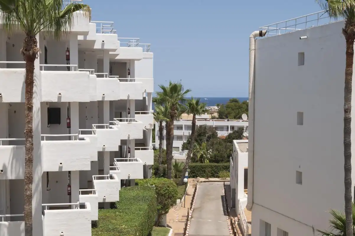 Vista exterior de Pis en venda en Sant Josep de sa Talaia amb Aire condicionat, Calefacció i Jardí privat