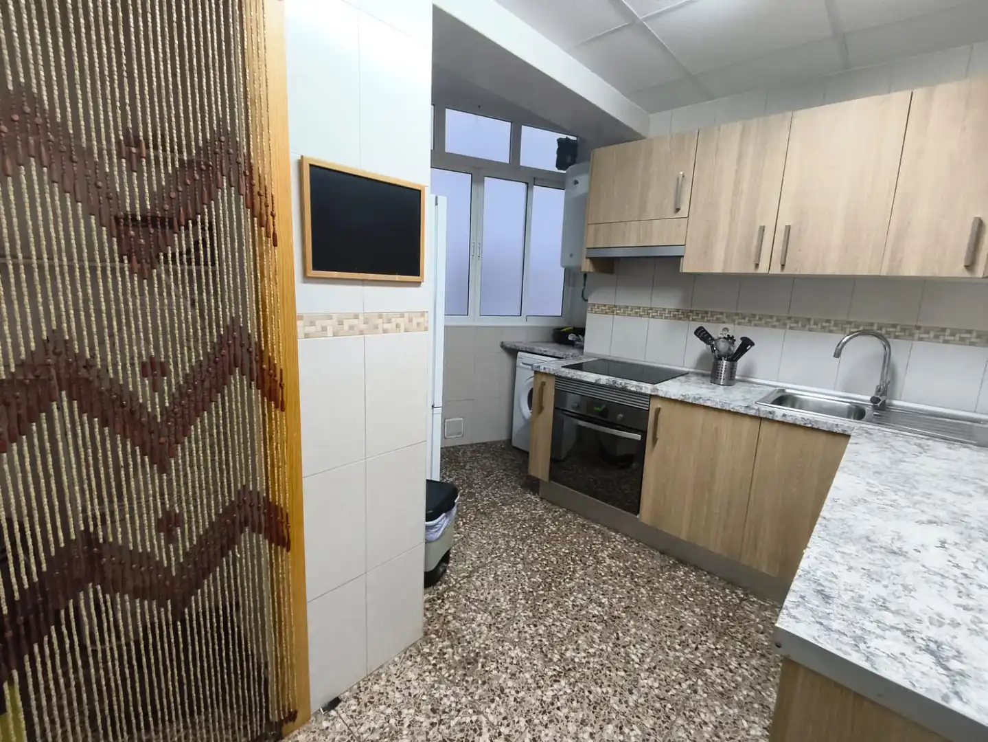 Cuina de Pis de lloguer en Cartagena amb Moblat, Forn i Rentadora