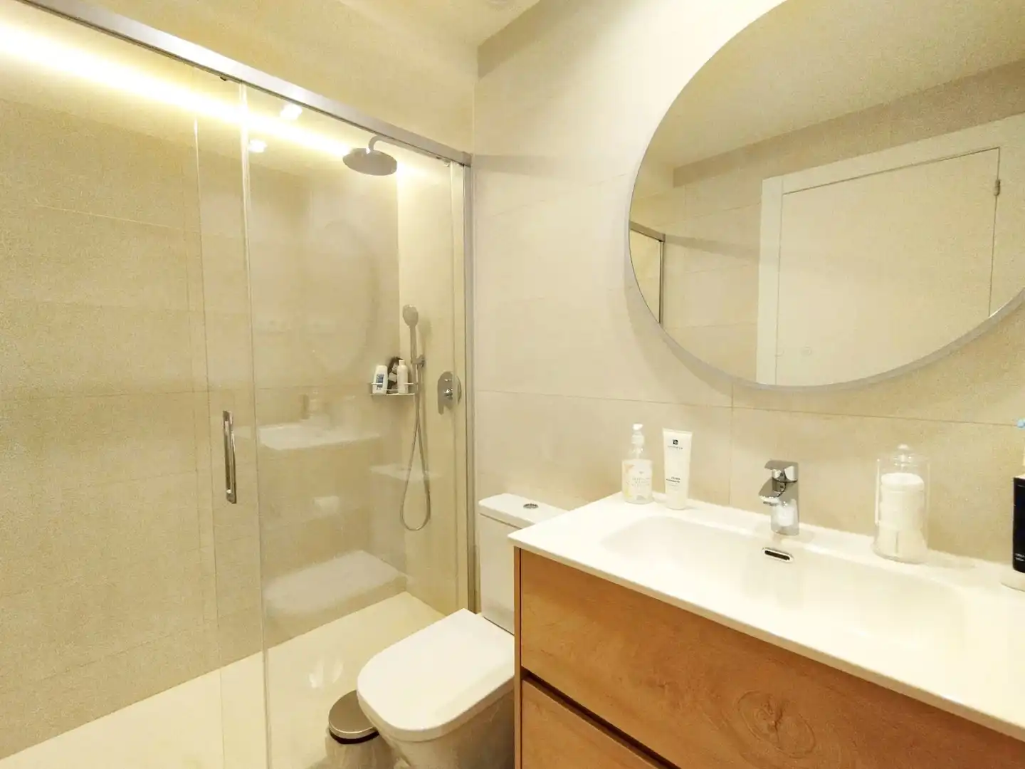 Badezimmer von Wohnung zur Miete in Málaga mit Klimaanlage, Heizung und Terrasse