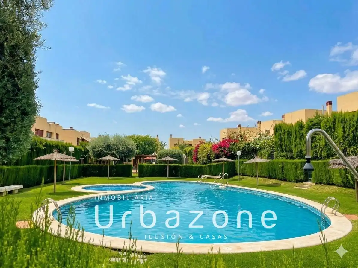 Casa con piscina en venta en Capricorn 9