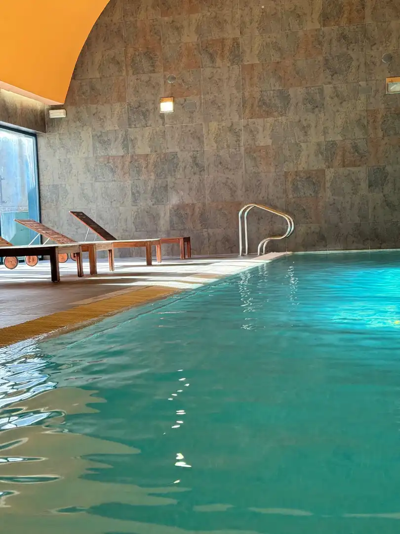 Piscina de Casa adosada en venta en Hoyos del Espino con Calefacción, Parquet y Jacuzzi