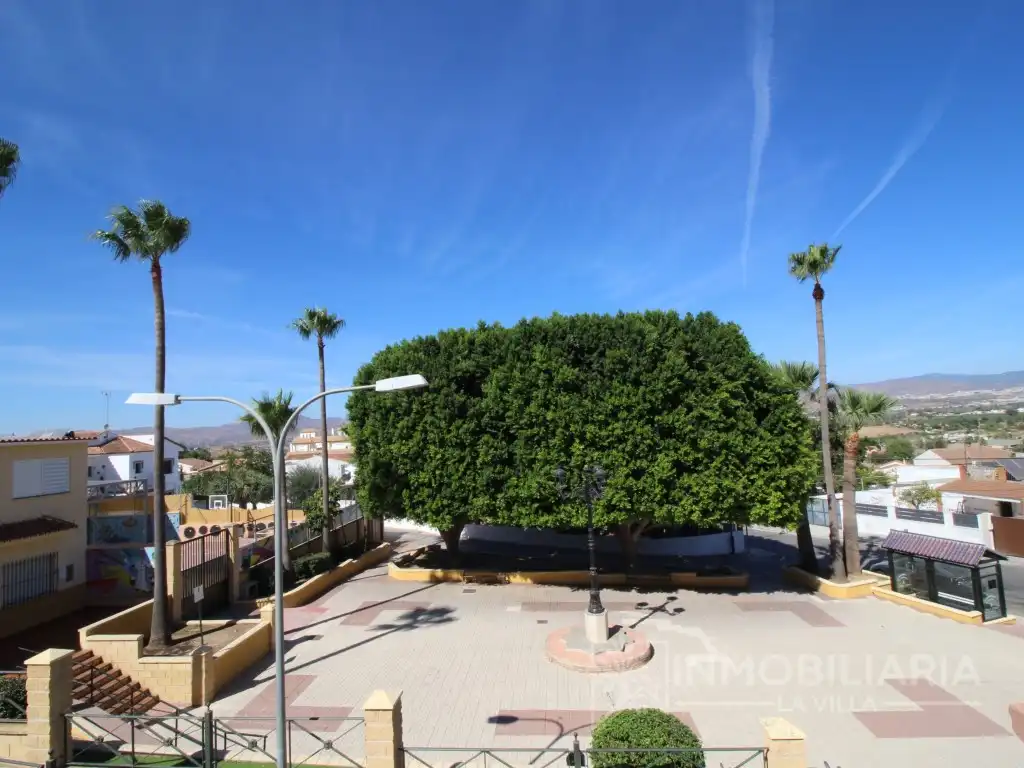 Vista exterior de Casa o xalet en venda en Alhaurín de la Torre amb Aire condicionat, Forn i Rentadora