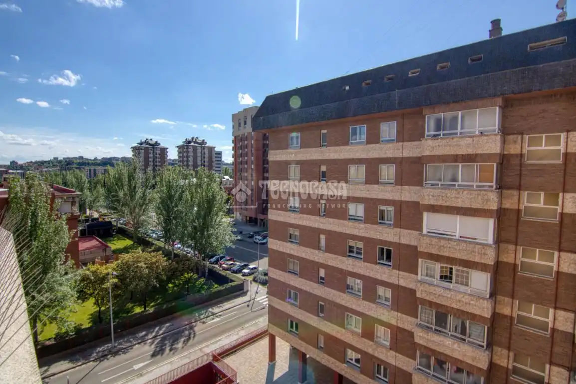 Vista exterior de Pis en venda en Valladolid amb Calefacció i Terrassa