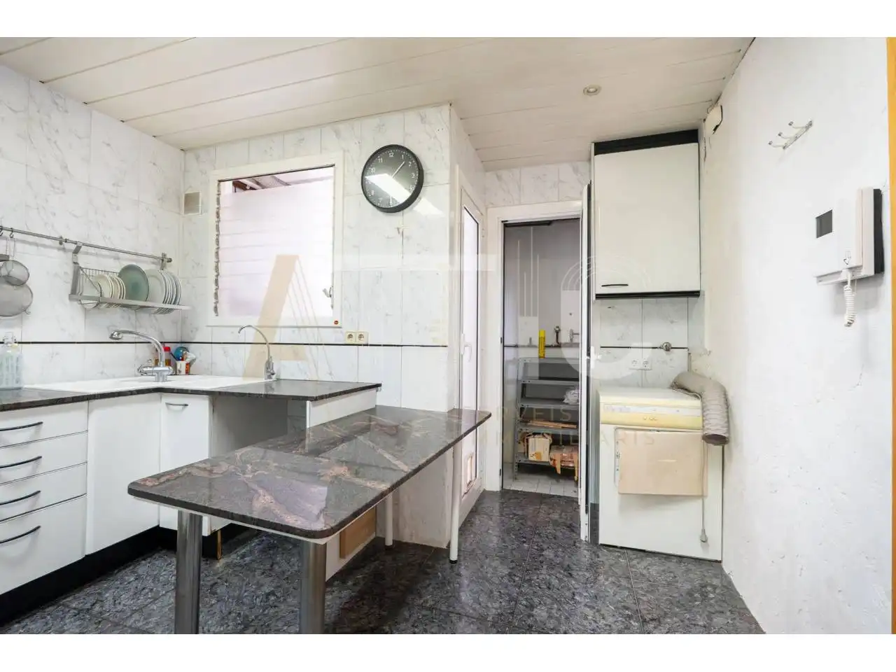 Cuina de Pis en venda en Barcelona amb Aire condicionat, Calefacció i Traster