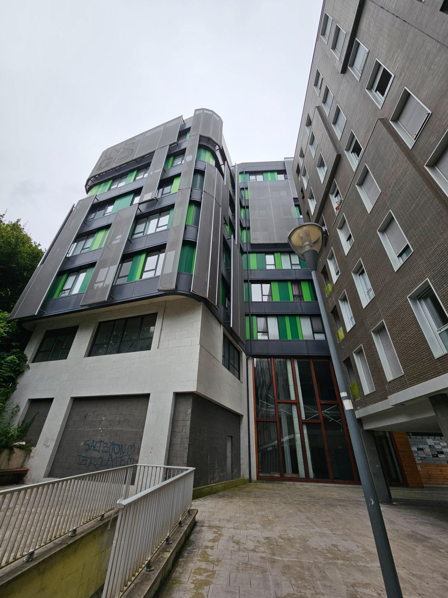 Vista exterior de Oficina en venda en Donostia - San Sebastián  amb Aire condicionat i Calefacció